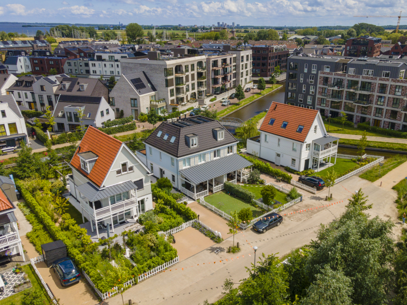 Muiden 3 villa's drone